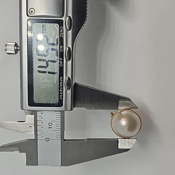 14k mabe pearl earrings, 6 grams, pearl size 14.52mm. - Picture 7 of 7